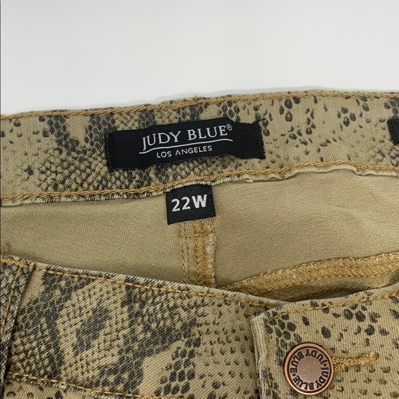 Judy Blue Tan and Black Patterned Jeans - Picture 2 of 6